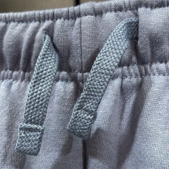 Nike Standard Fit Mid Rise, fleece lined,hip pockets,elastic drawcord waist,soft - Picture 3 of 9